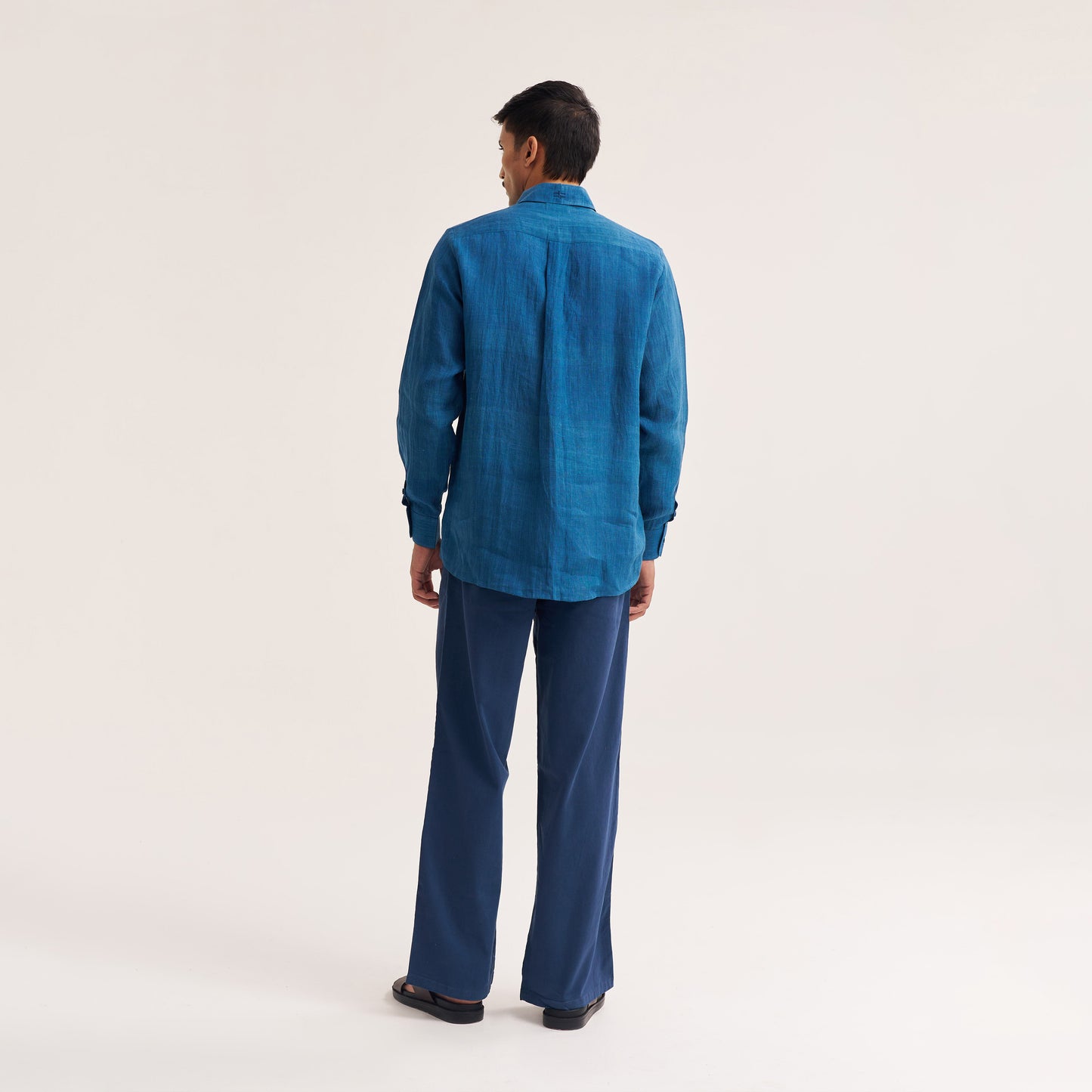 Stylish button-down check shirt in cotton