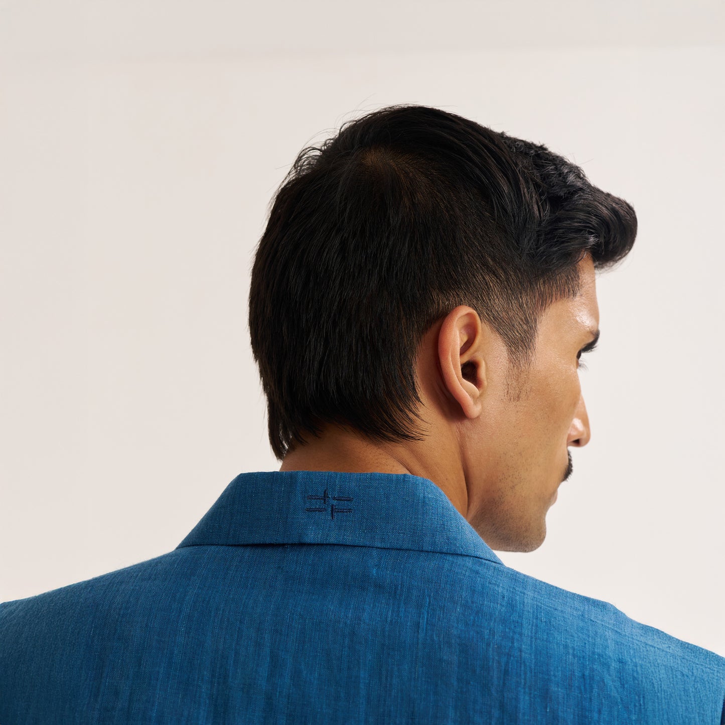 Lightweight indigo linen shirt with a modern notch collar