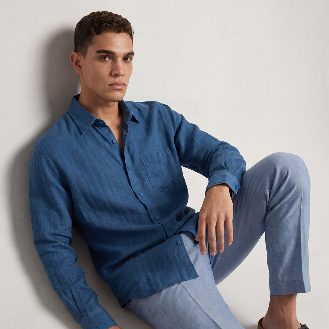 REGULAR FIT INDIGO LINEN SHIRT